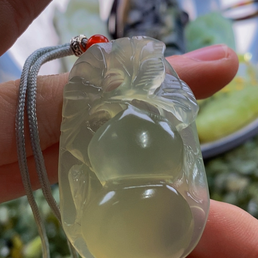 蛇纹石玉吊坠未镶嵌