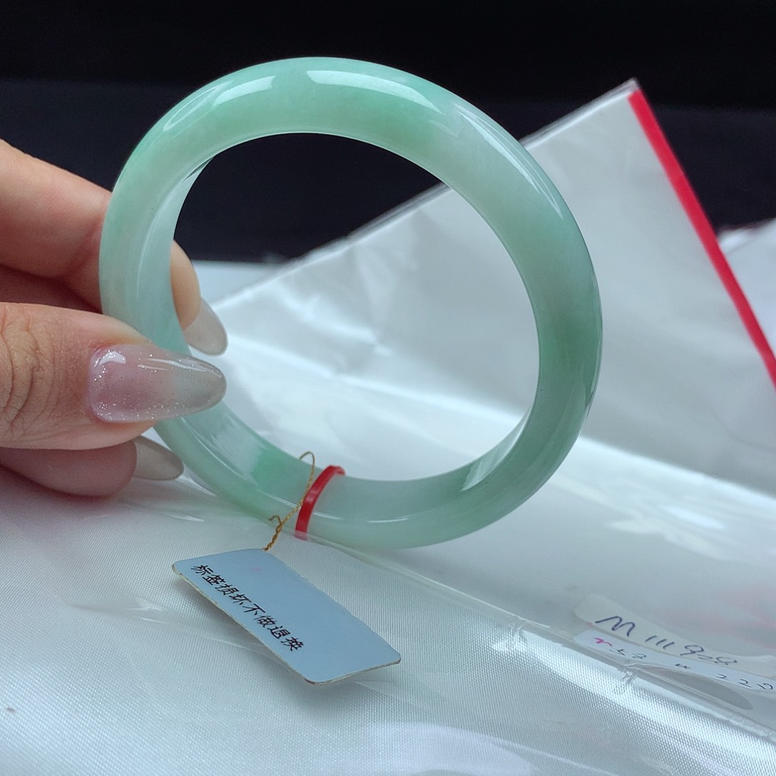 翡翠手镯未镶嵌58圈绿野仙踪