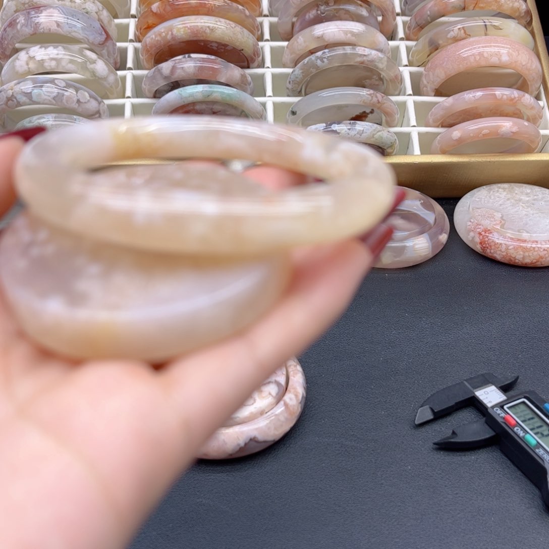 玛瑙/玉髓手镯未镶嵌59