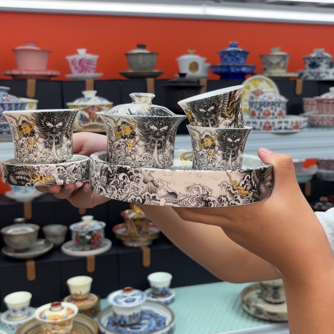 悬停车辆和车上盖碗