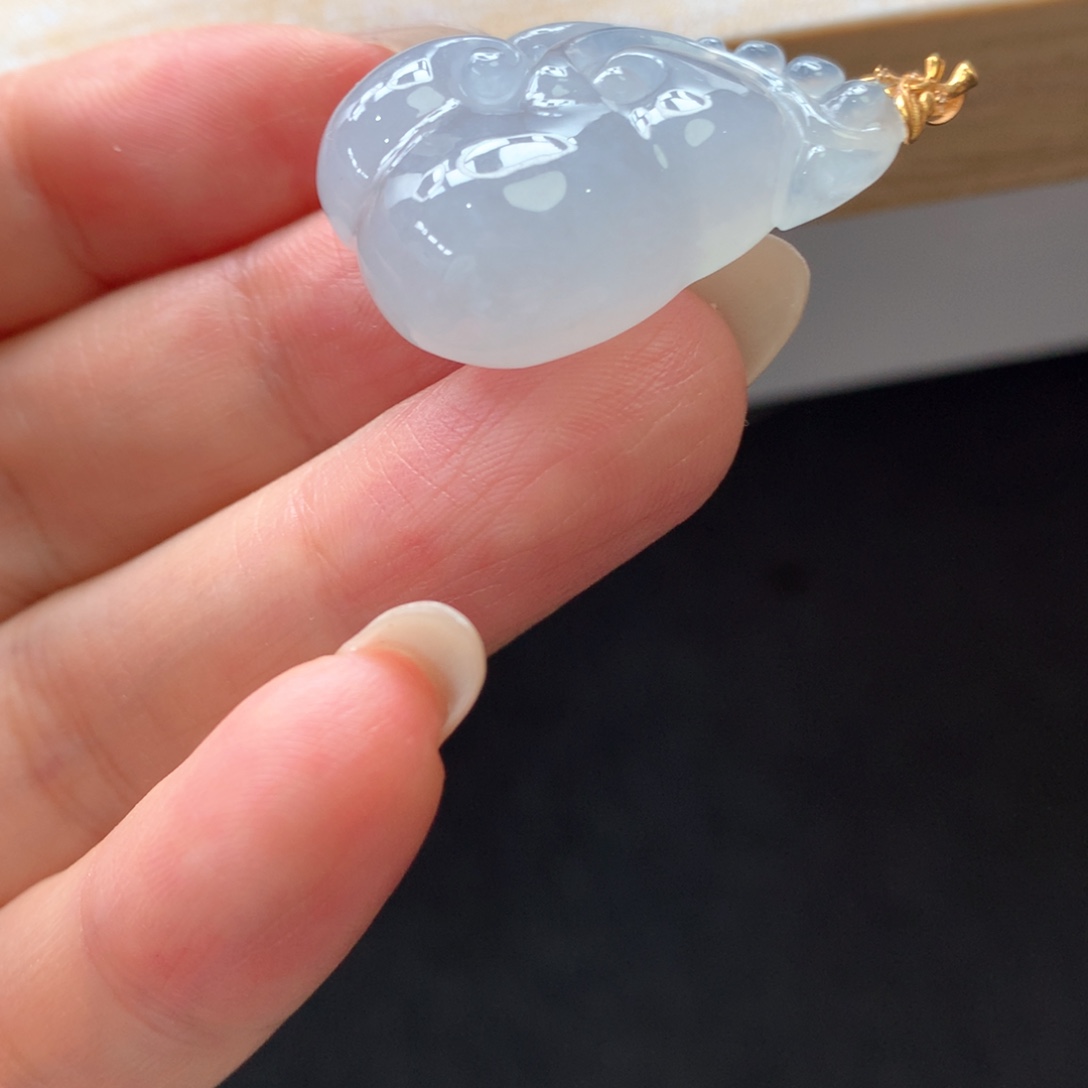 翡翠18K金镶嵌颈饰吊坠