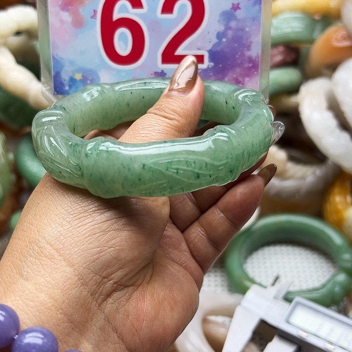 未镶嵌手镯石英岩玉