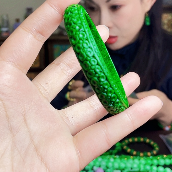 翡翠未镶嵌颈饰多样性56