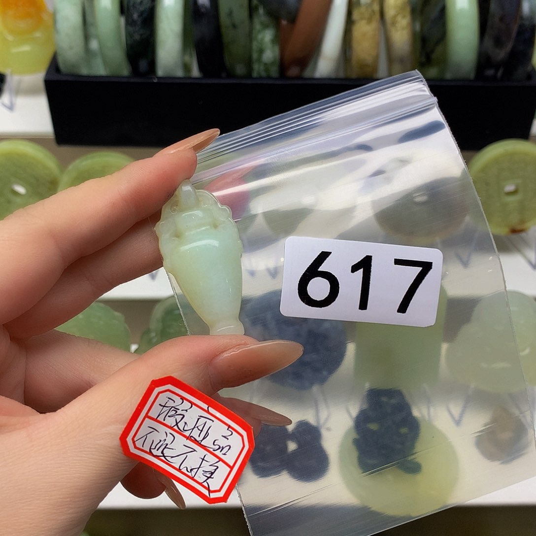 蛇纹石玉颈饰未镶嵌