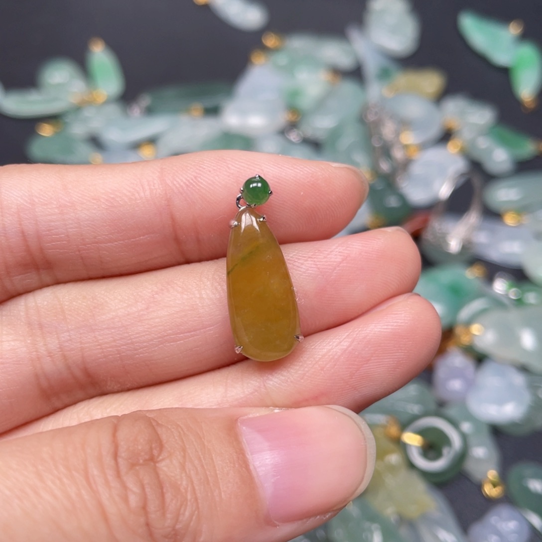 翡翠颈饰18K金镶嵌翡翠