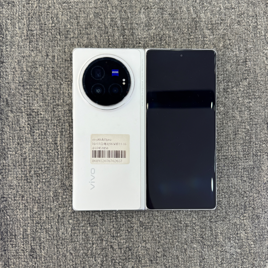 95新 vivo/vivo VIVOXFold3pro16G+1T白色大屏幕膜有划痕换过后盖