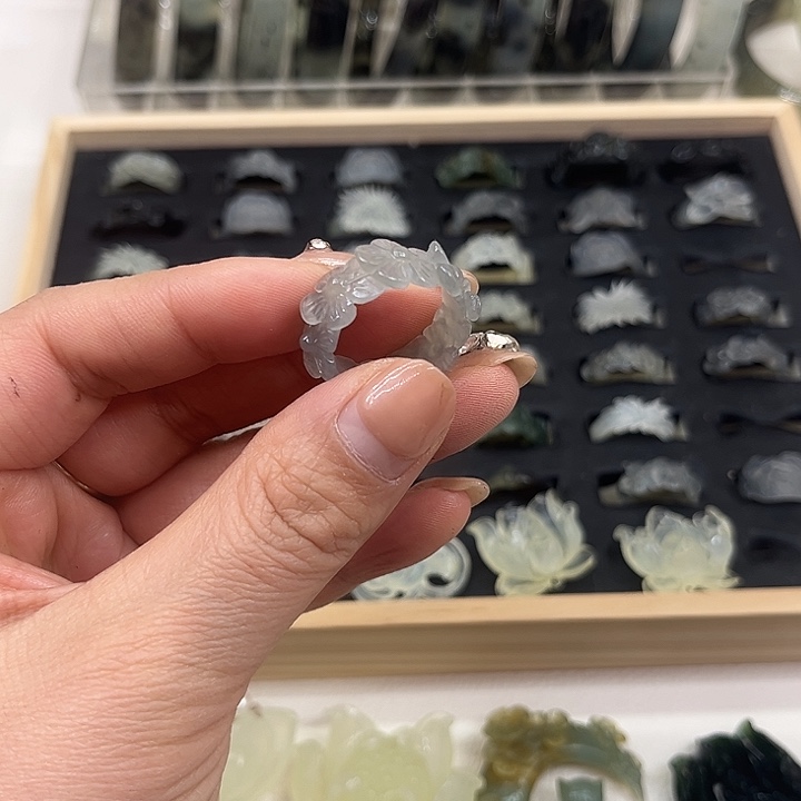 蘑***人蛇纹石玉合金戒指