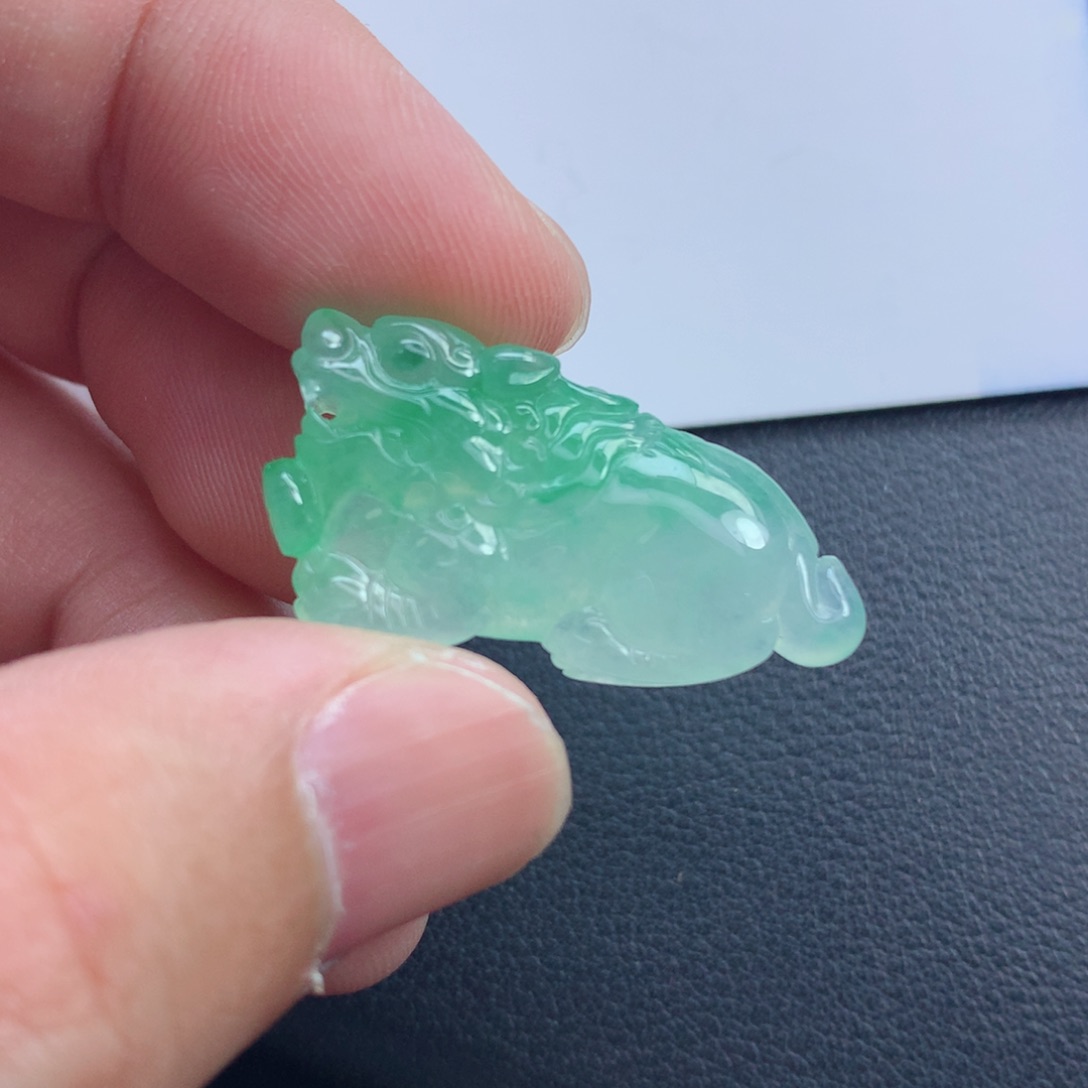 翡翠颈饰未镶嵌麒麟