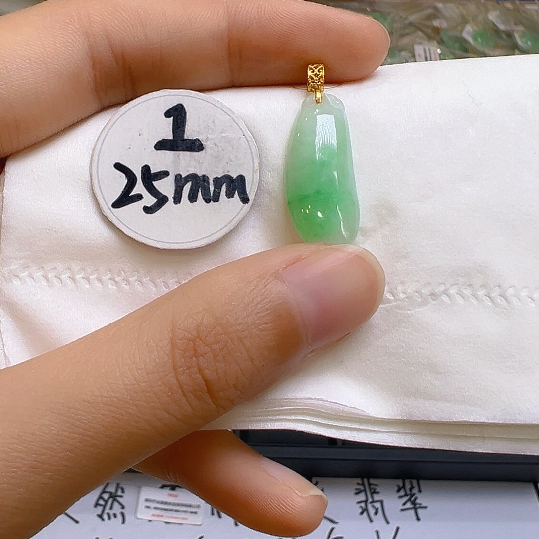 翡翠颈饰18K金镶嵌翡翠