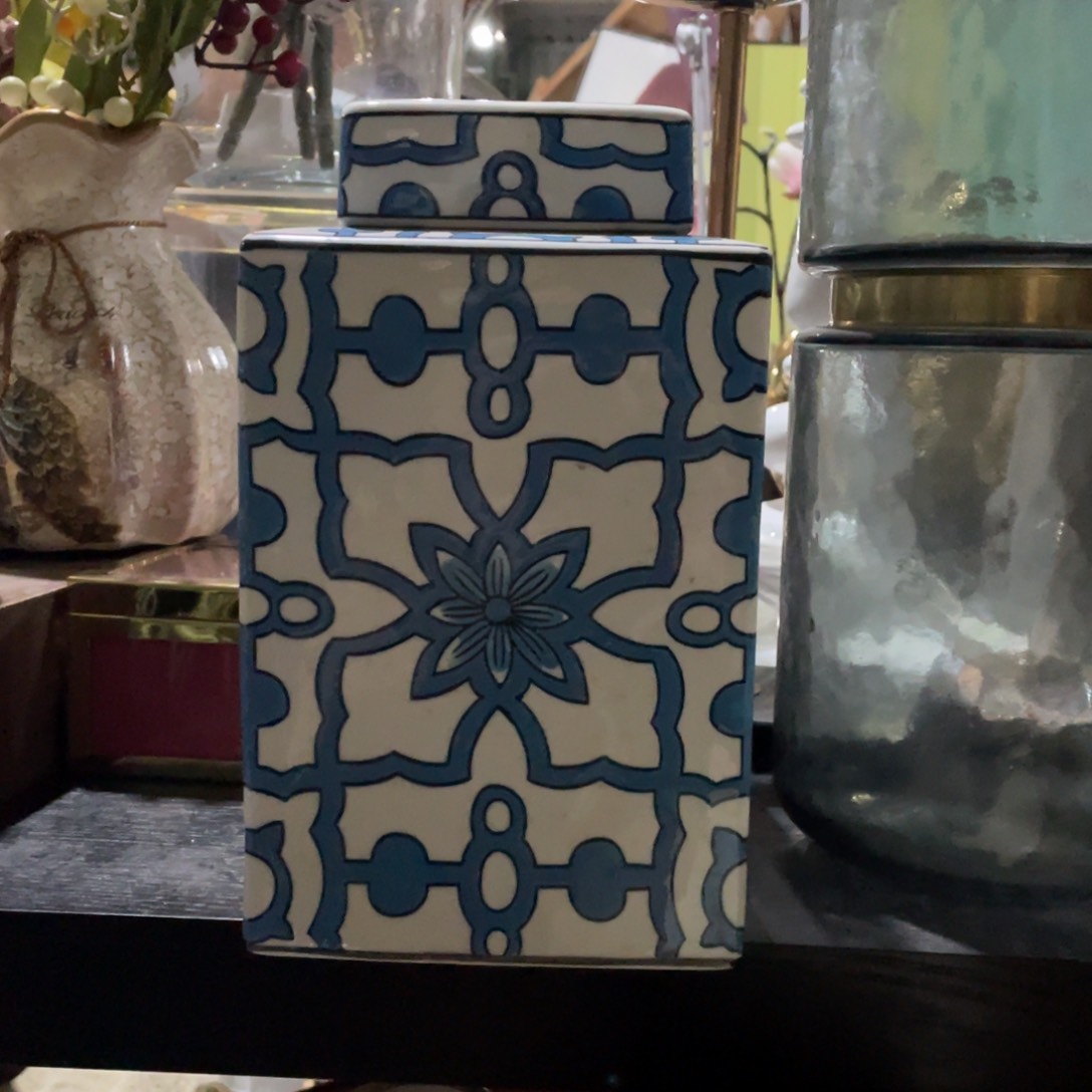 陶瓷花瓶，仿真绿植。