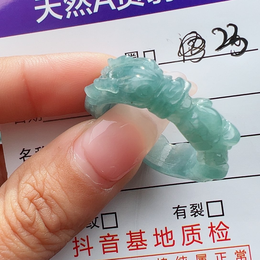 翡翠戒指未镶嵌你*啥天然