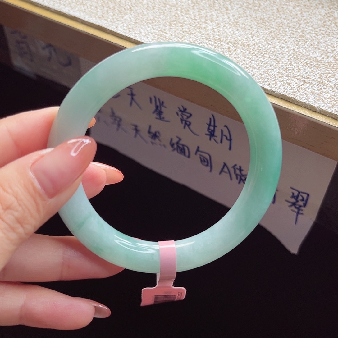 翡翠手镯未镶嵌手镯