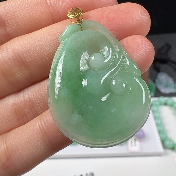 翡翠18K金镶嵌颈饰