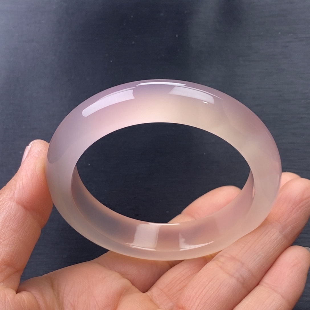 杨***呢玛瑙/玉髓未镶嵌手镯