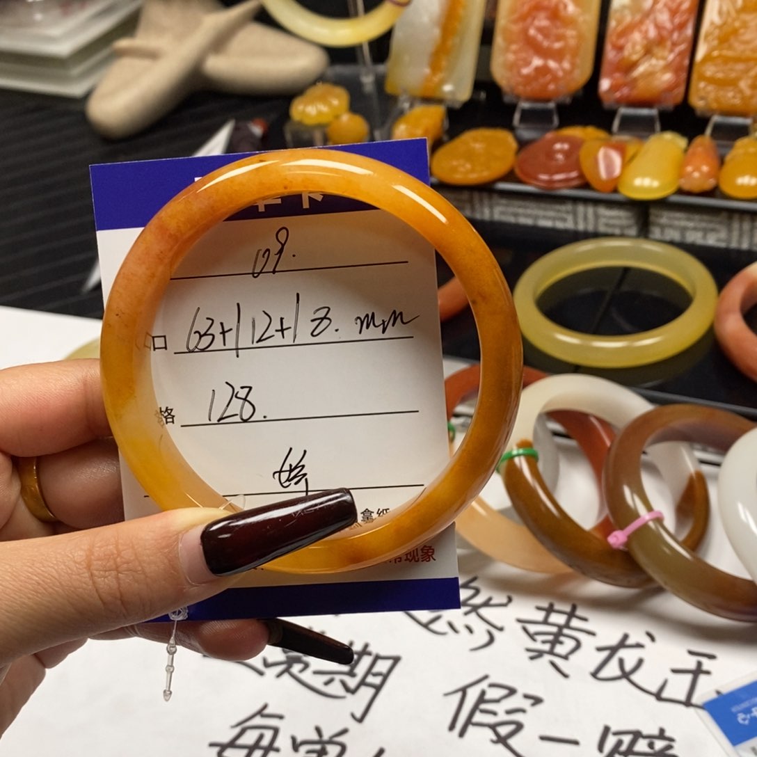 石英质玉（黄龙玉）手镯未镶嵌