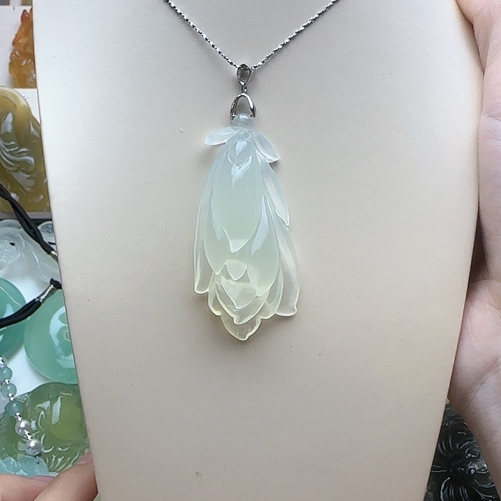 蛇纹石玉颈饰未镶嵌