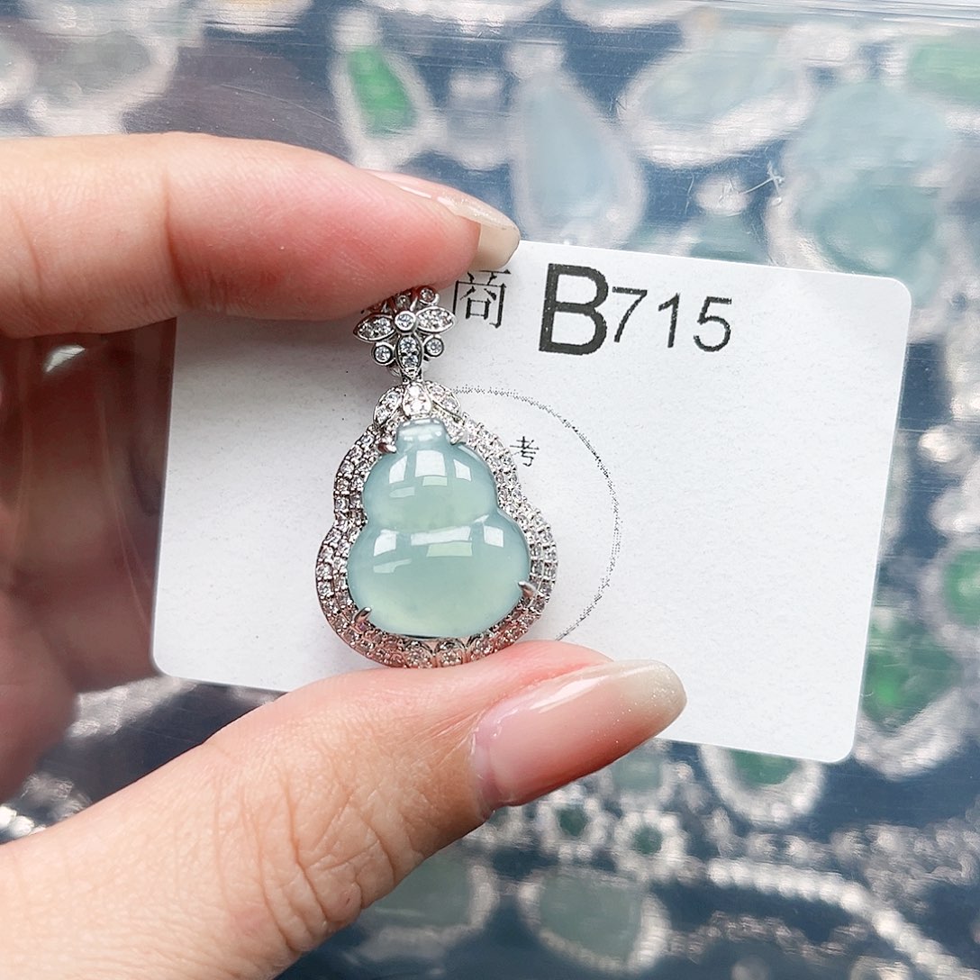 翡翠颈饰未镶嵌翡翠715