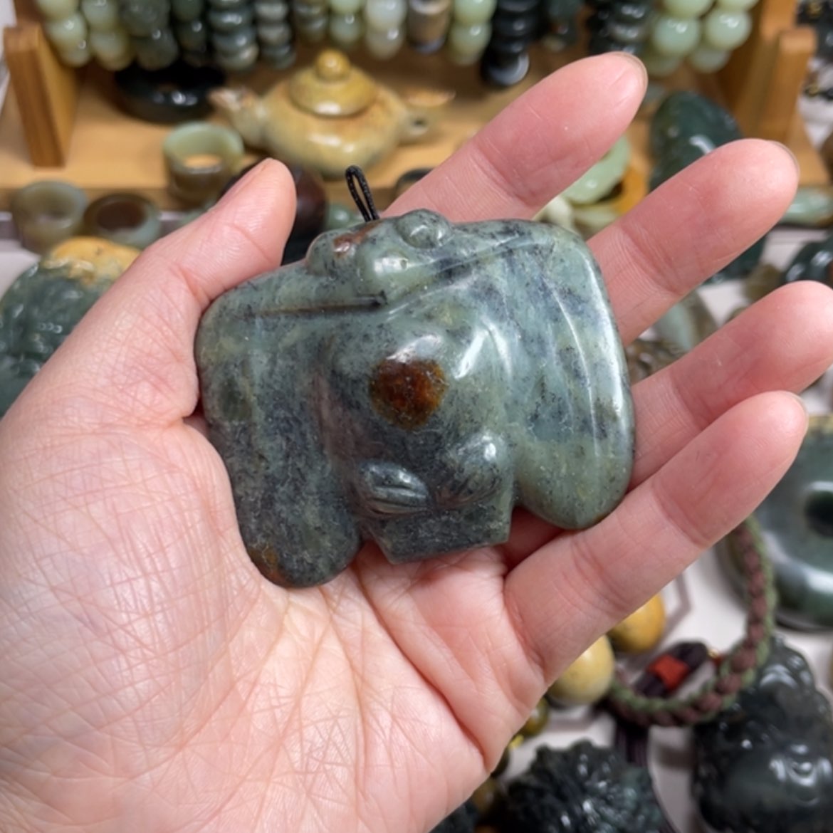 【闪购商品】未镶嵌岫岩河磨玉（透闪石质玉）把件