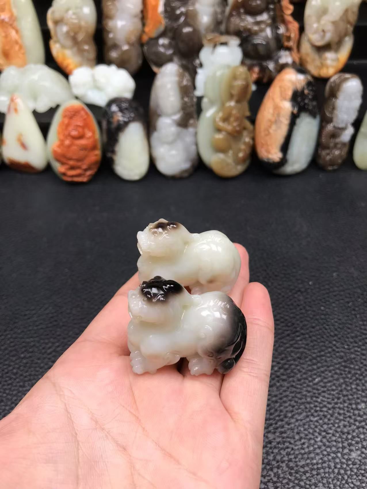 和田玉貔貅一对，实物漂亮