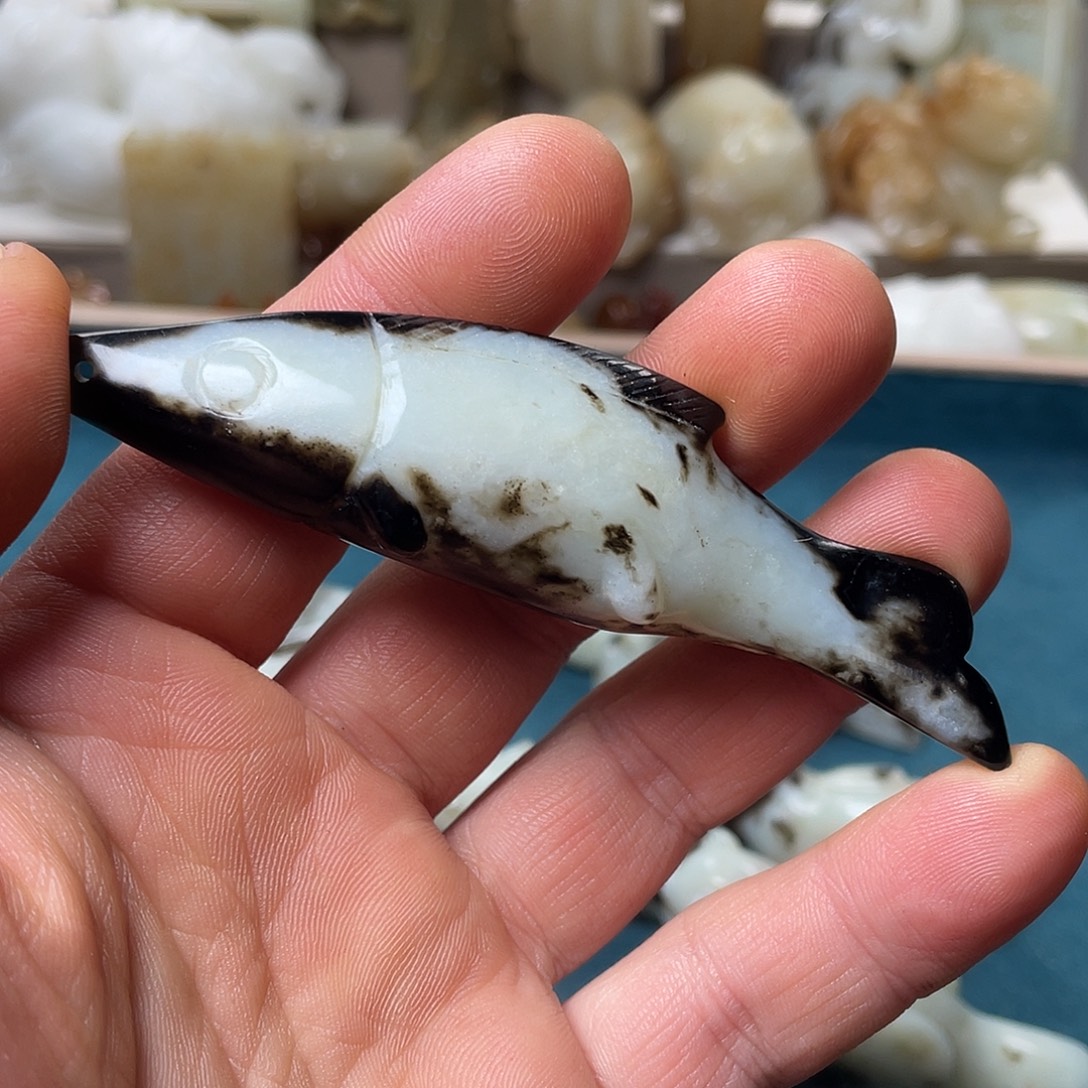 爱***持和田玉未镶嵌颈饰