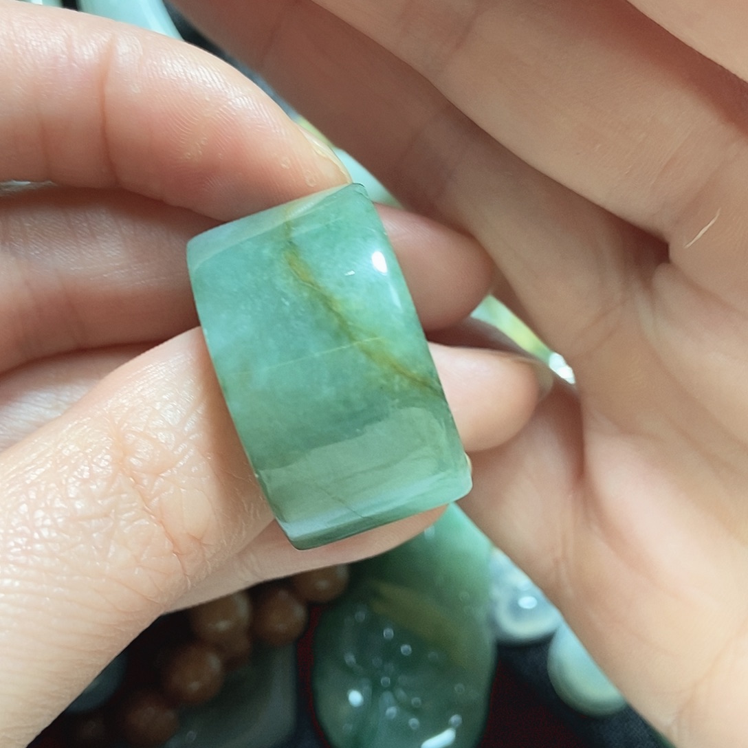 翡翠未镶嵌颈饰21.3