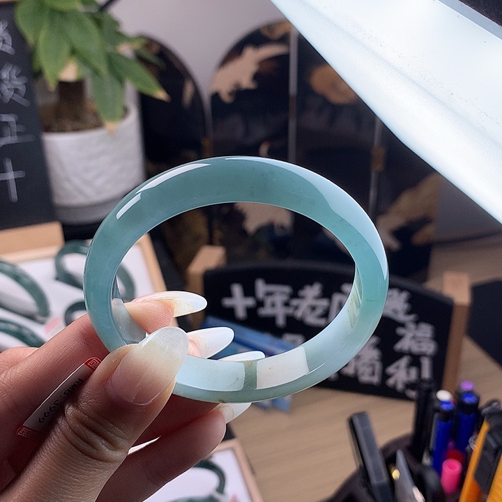 翡翠未镶嵌手镯55~56圈口