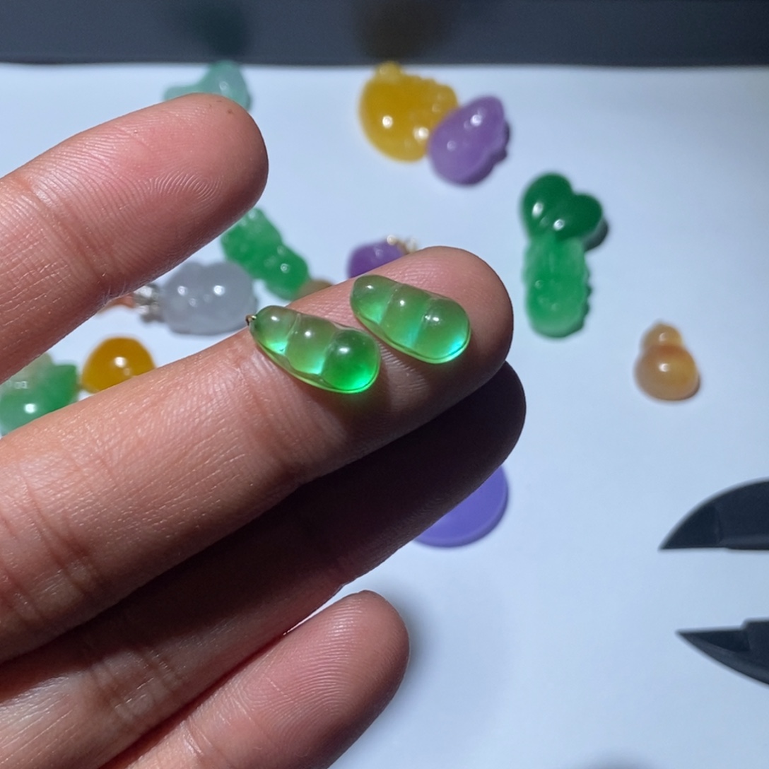 暖****翡翠未镶嵌颈饰吊坠