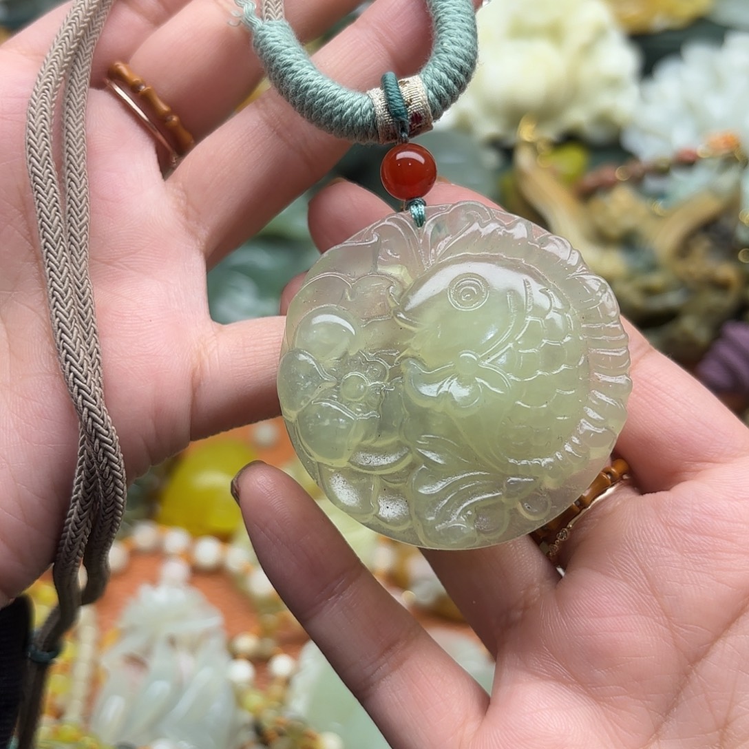 蛇纹石玉未镶嵌吊坠