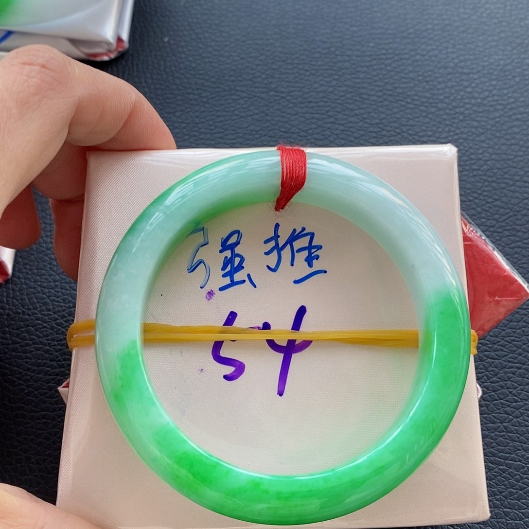 翡翠手镯未镶嵌25绿底阳绿半山水25