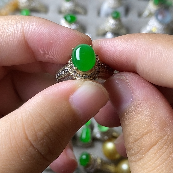 且***惜翡翠未镶嵌手链翡翠冰种