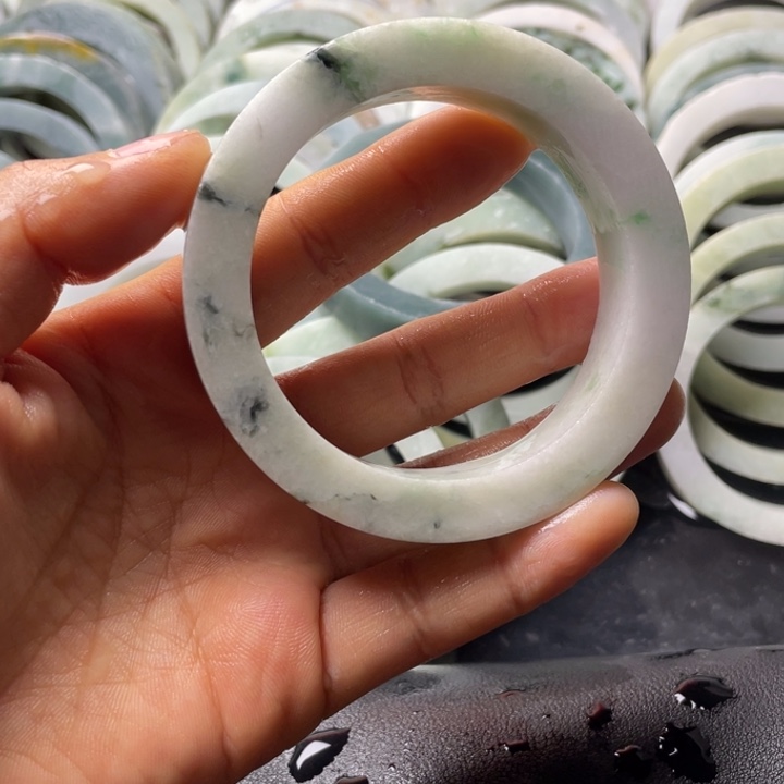 叶***曦定制翡翠未镶嵌翡翠手镯