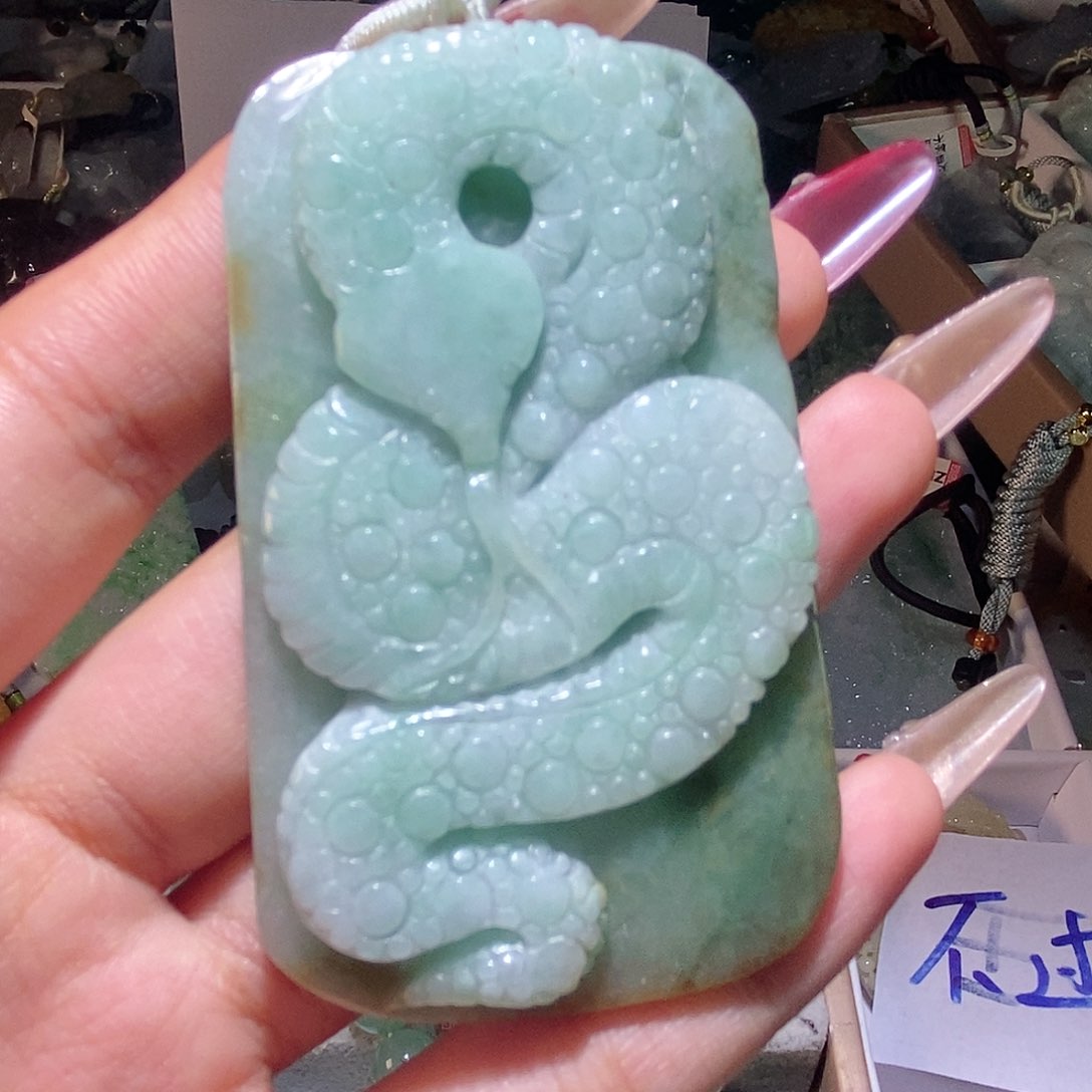 翡翠颈饰未镶嵌翡翠