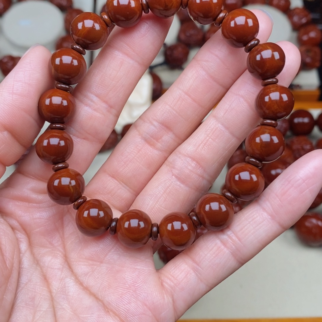 橄榄核吊坠君****躁光珠，