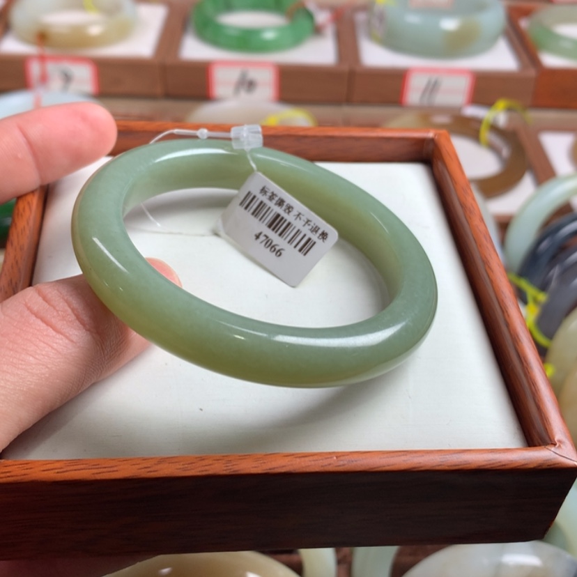 【闪购商品】和田玉手镯未镶嵌54