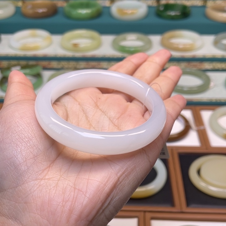 和田玉手镯未镶嵌54