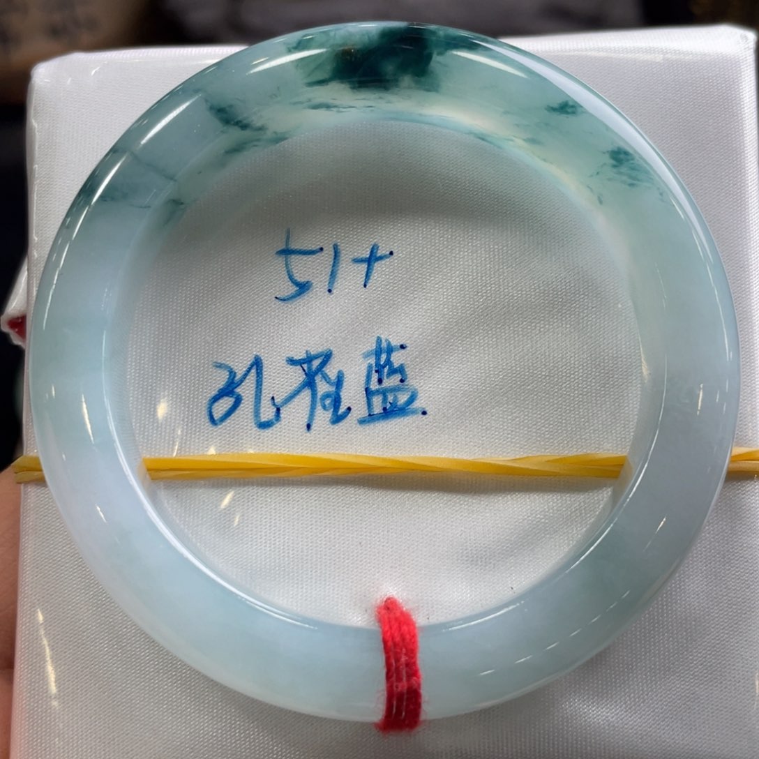 翡翠手镯未镶嵌翡翠手镯