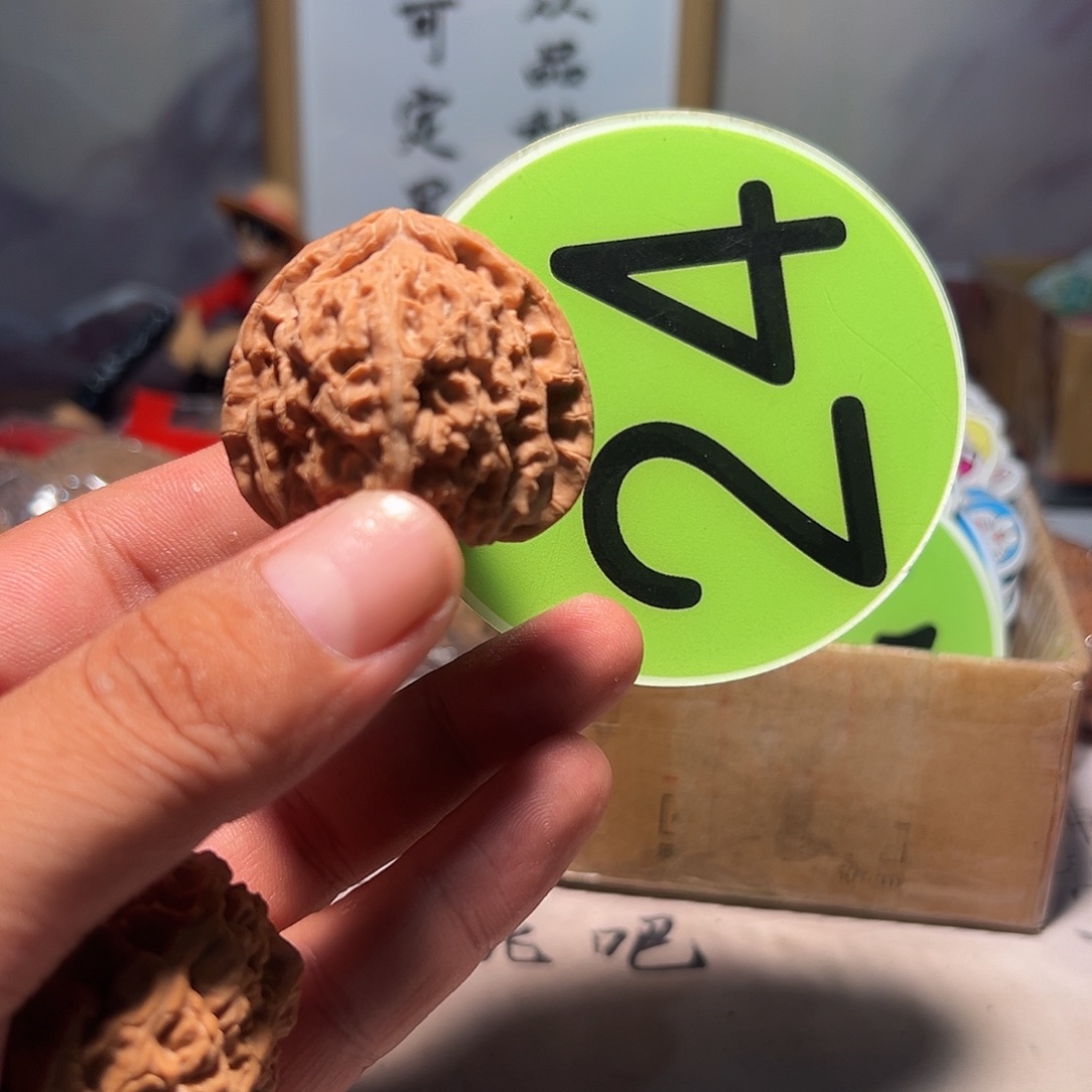 顶****文玩核桃，绿色24号