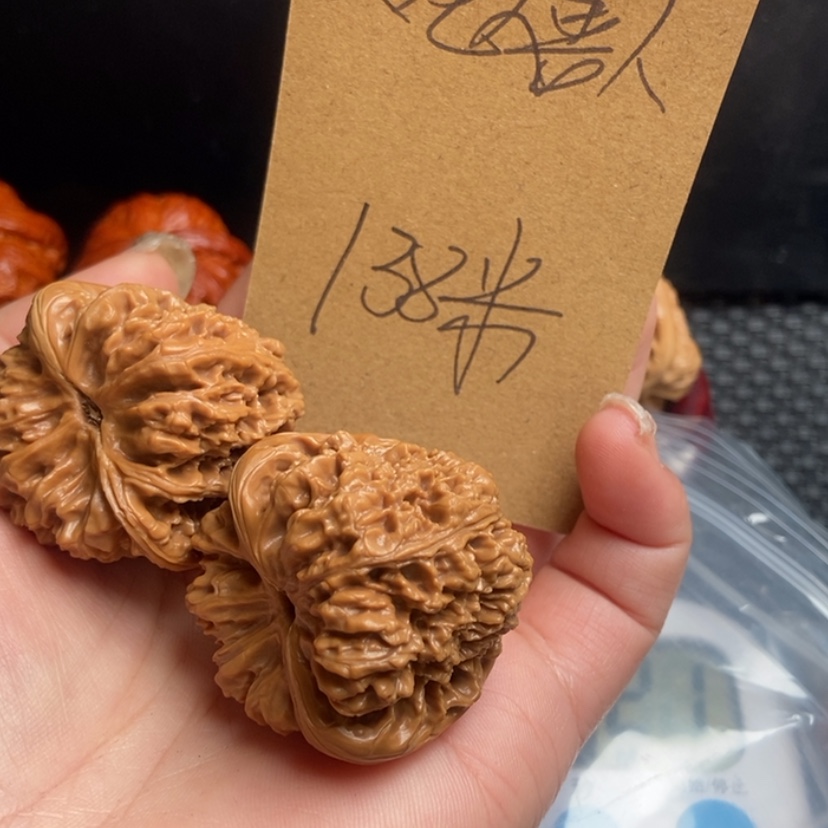 【闪购商品】文玩核桃吊坠文***人南疆