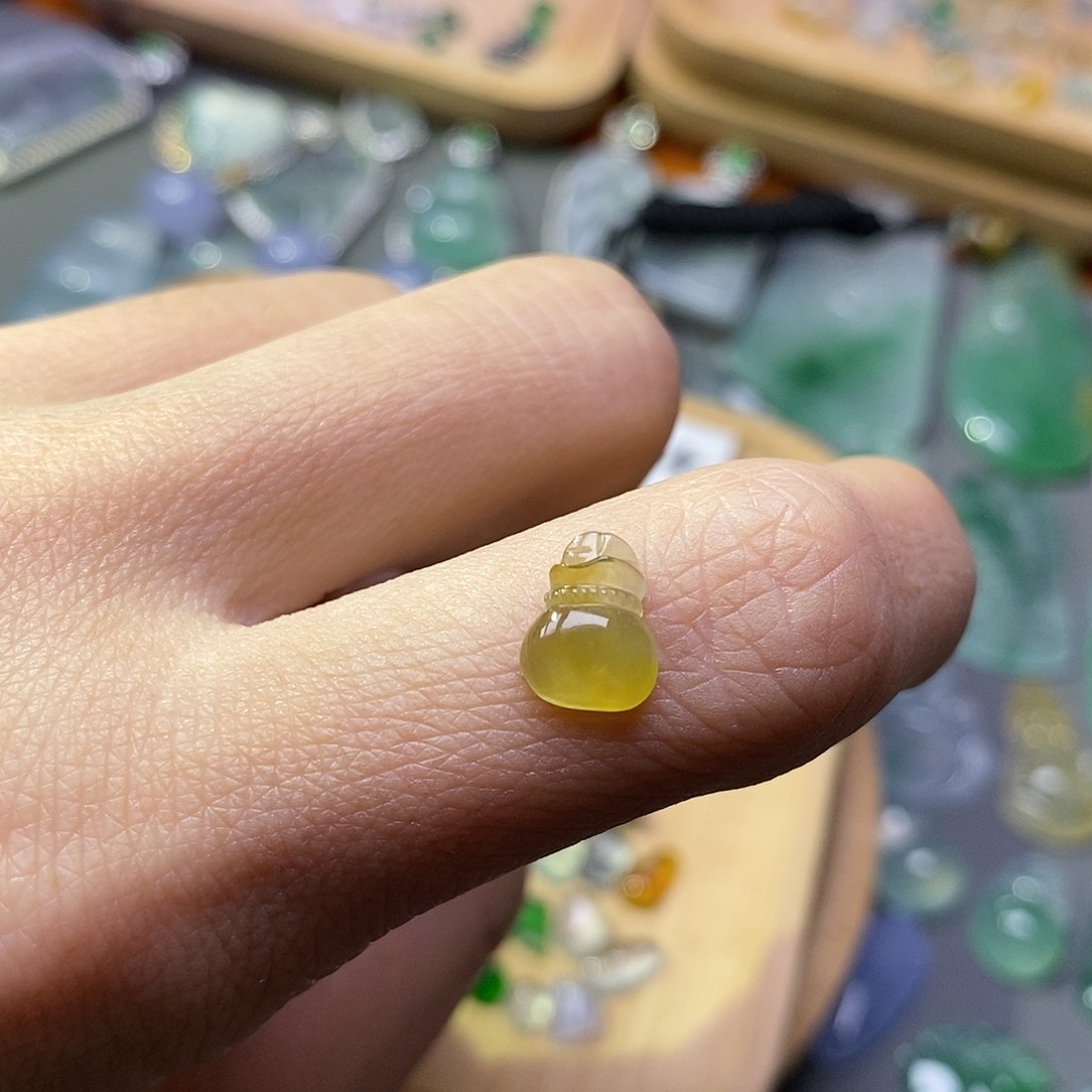 翡翠颈饰未镶嵌翡翠