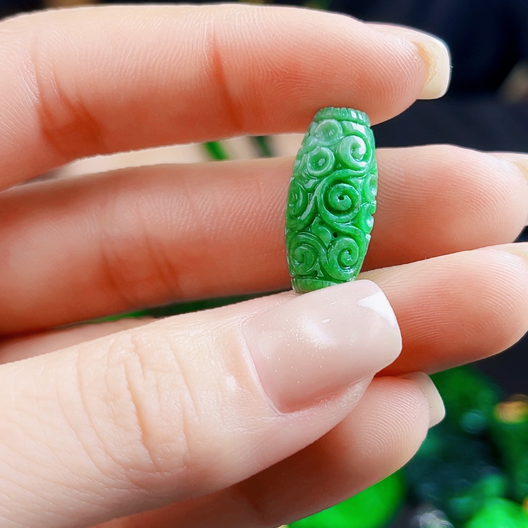 颈饰未镶嵌翡翠多样性