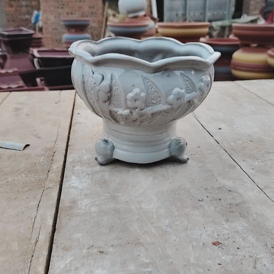 三脚花口高16口径18白4个瑕