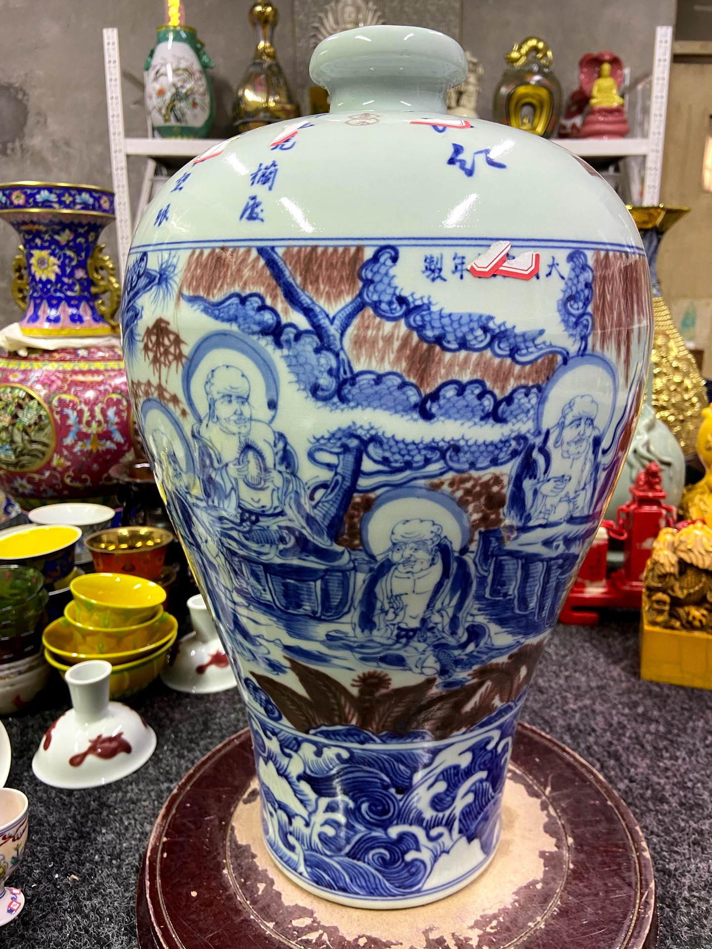 青花釉里红人物梅瓶