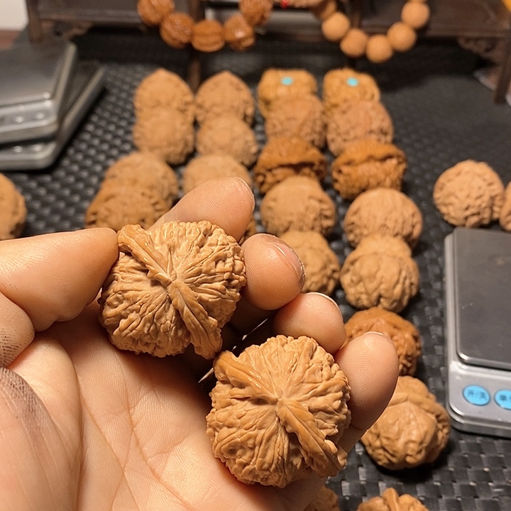 吊坠文玩核桃闷白