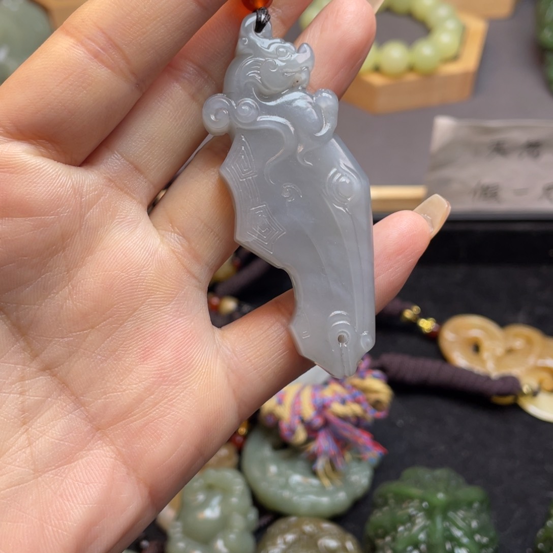 和田玉颈饰未镶嵌