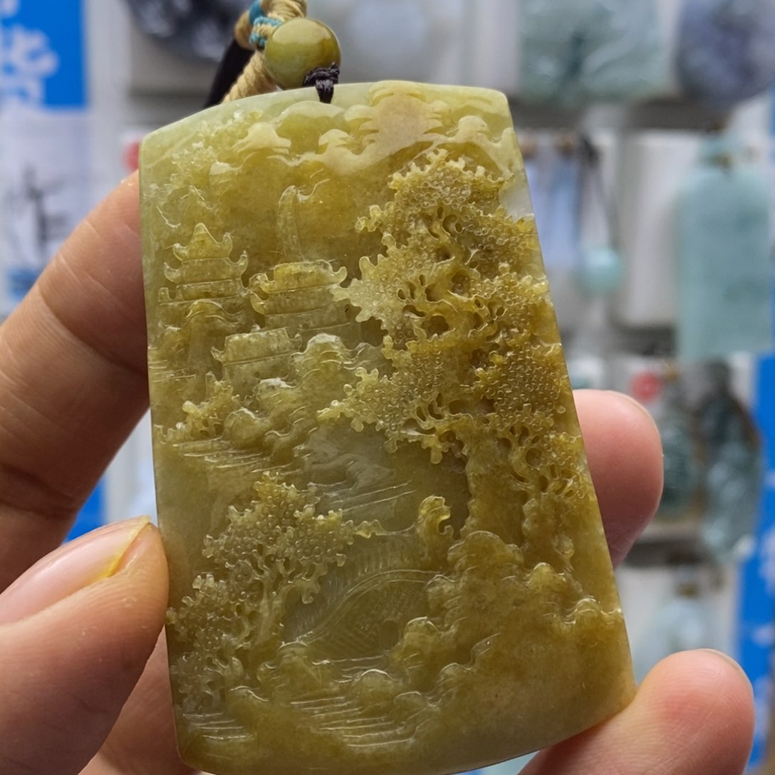 翡翠颈饰未镶嵌山水