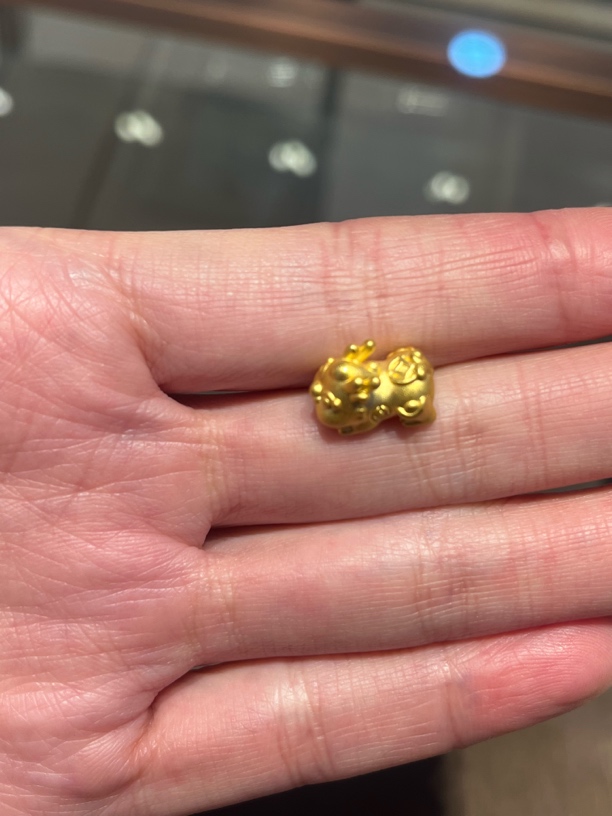 六桂福足金精美吊坠貔貅