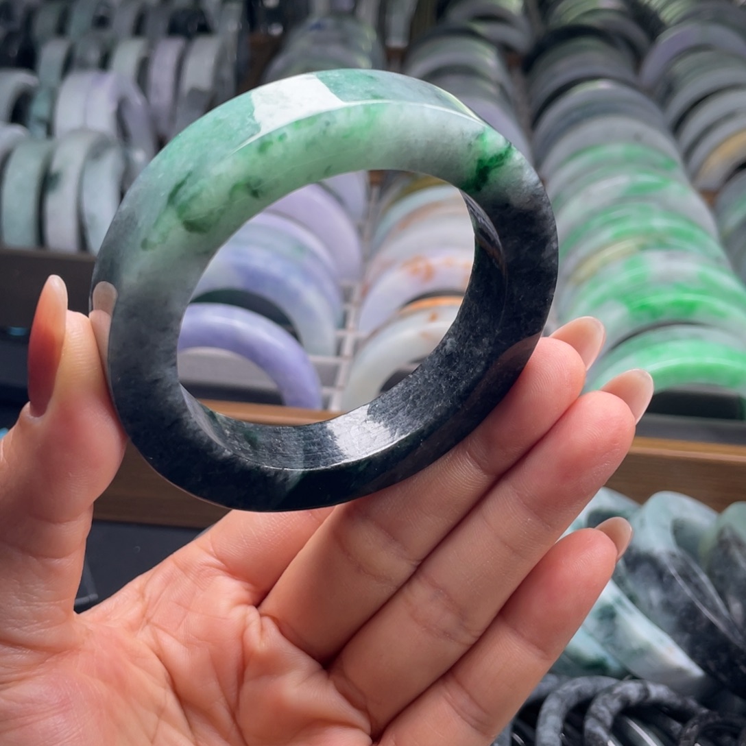 定制翡翠未镶嵌翡翠手镯