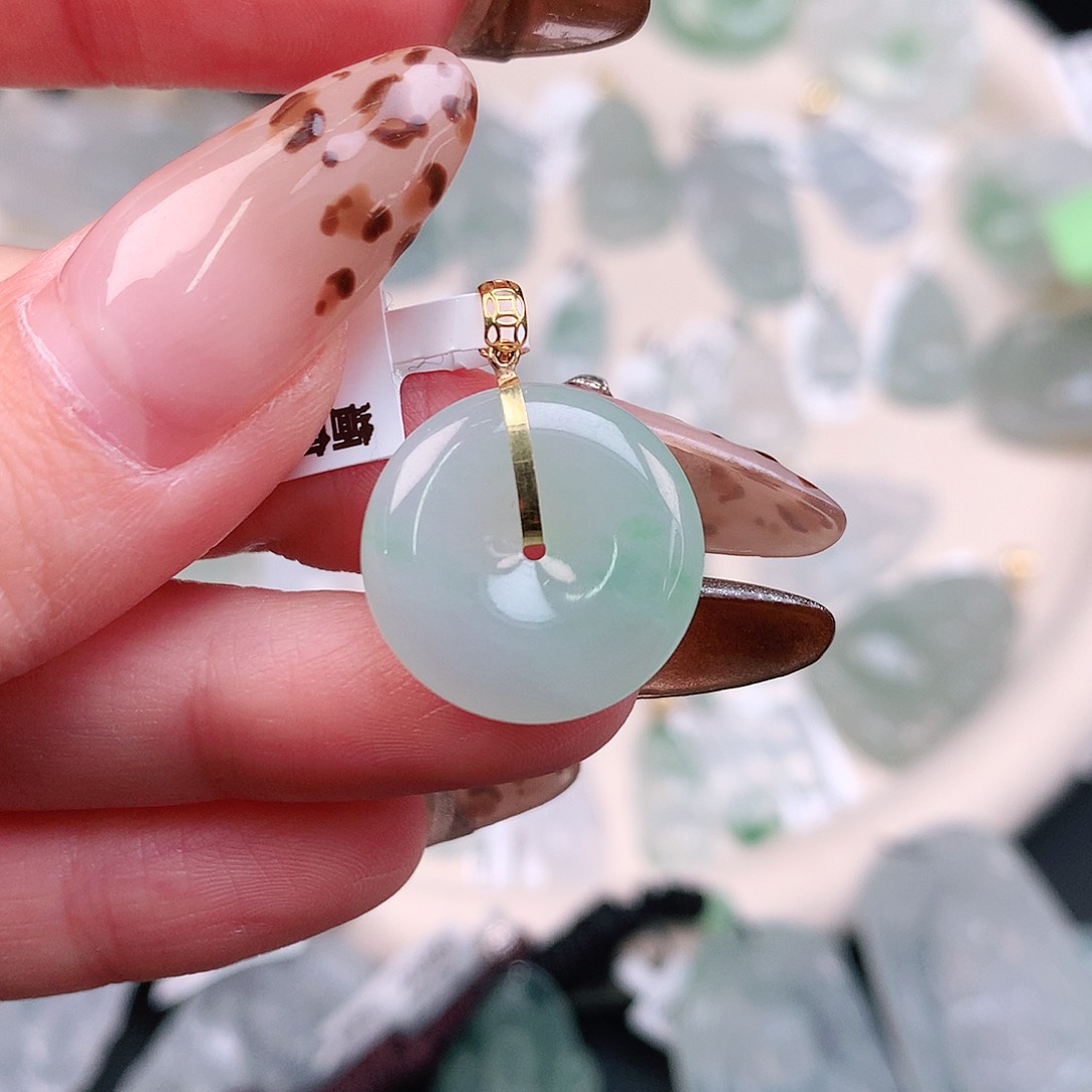 翡翠颈饰18K金镶嵌飘绿扣23.5、17.7、4