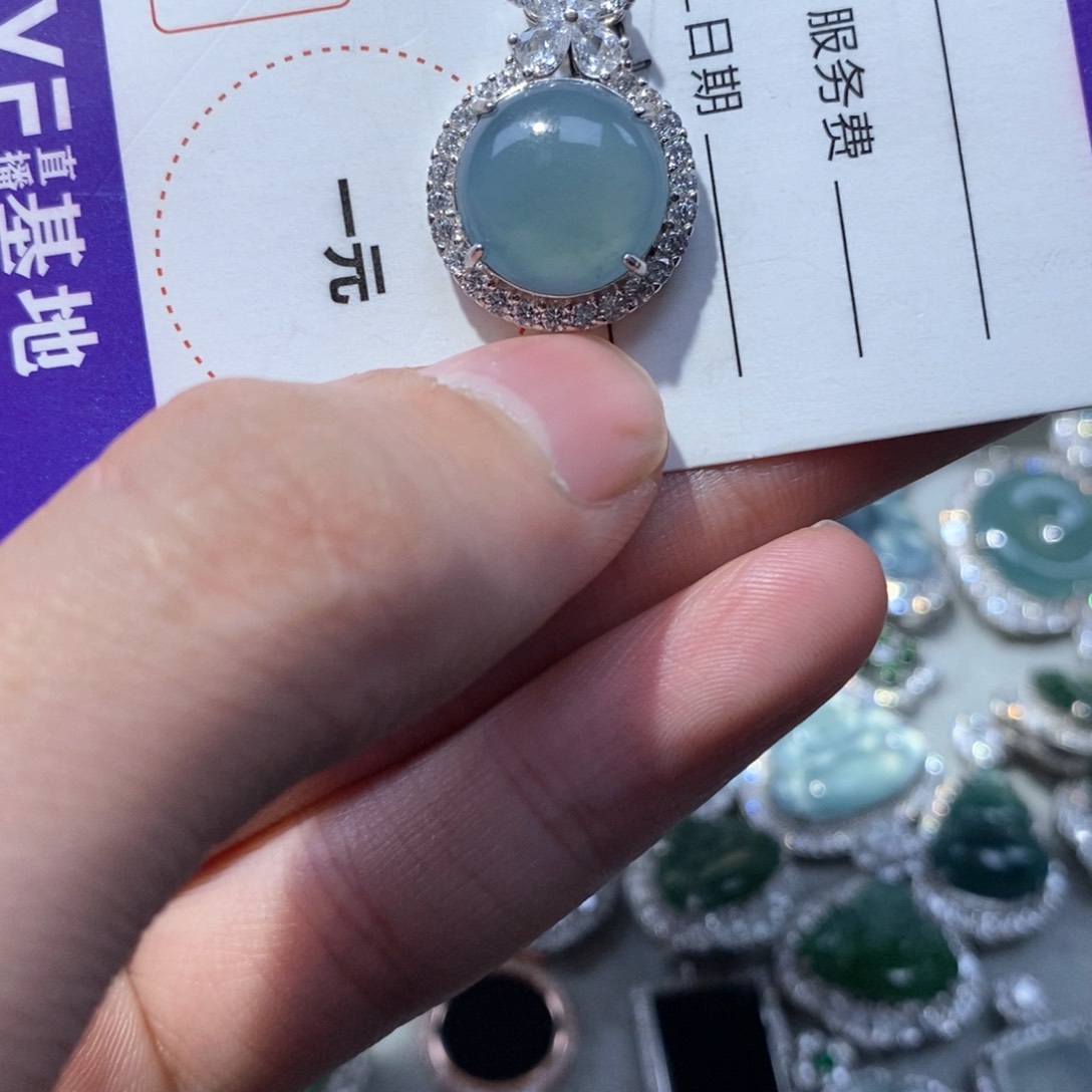 翡翠颈饰未镶嵌翡翠