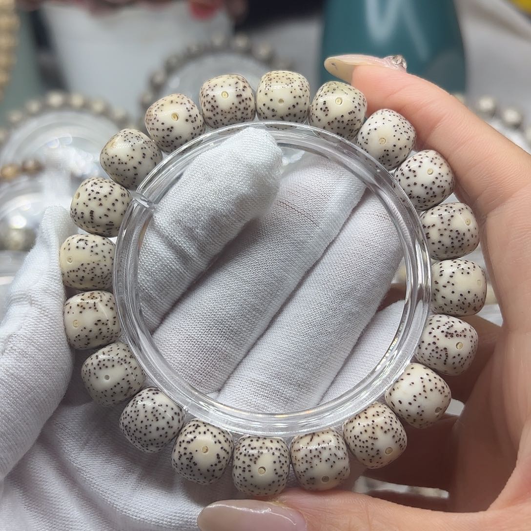 J***7星月菩提手串瓷白